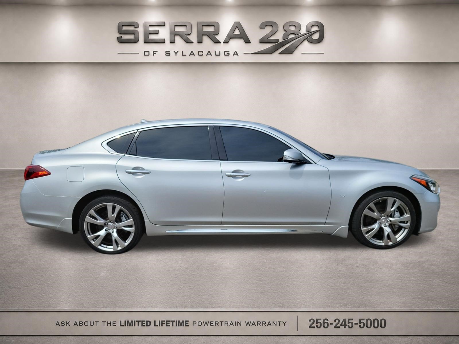 Used 2017 INFINITI Q70 L 3.7 w/ Deluxe Touring Package AWD/4WD image 4