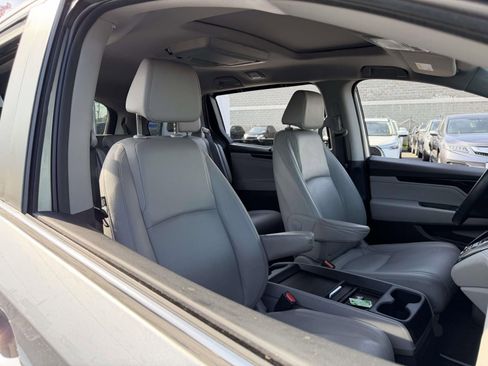Used 2023 Honda Odyssey Touring image 13