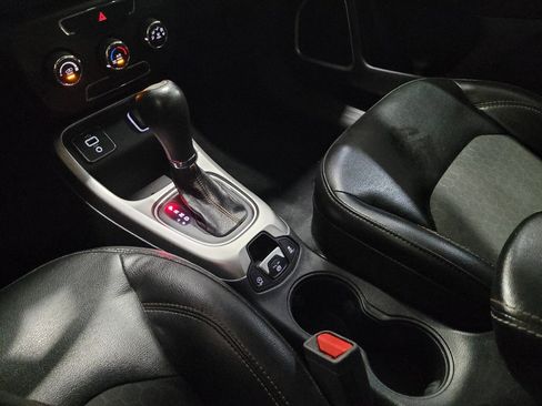 Used 2018 Jeep Compass Latitude FWD image 26