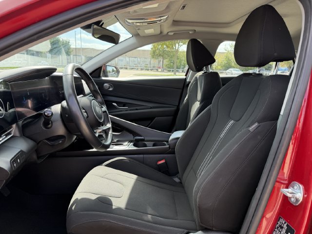 Used 2025 Hyundai Elantra SEL FWD image 24