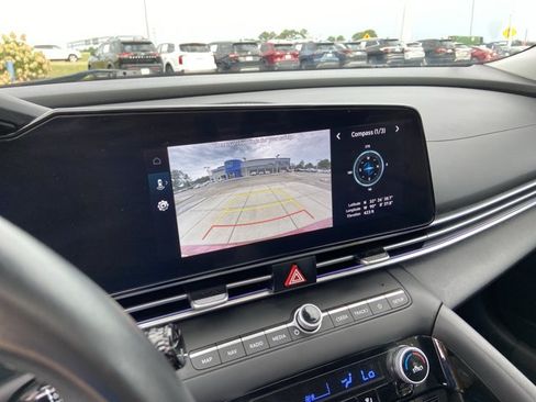 Used 2025 Hyundai Elantra Limited FWD image 36