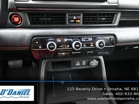 Used 2025 Honda Pilot TrailSport image 32