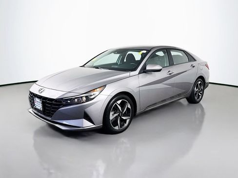 Used 2023 Hyundai Elantra SEL w/ Convenience Package FWD image 2