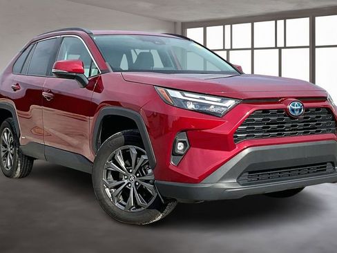 Used 2023 Toyota RAV4 XLE Premium image 3