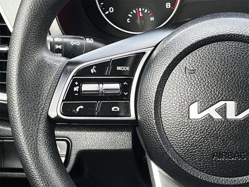 Used 2023 Kia Seltos LX image 12