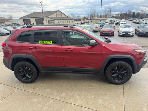 Used 2015 Jeep Cherokee Trailhawk w/ Comfort/Convenience Group image 4