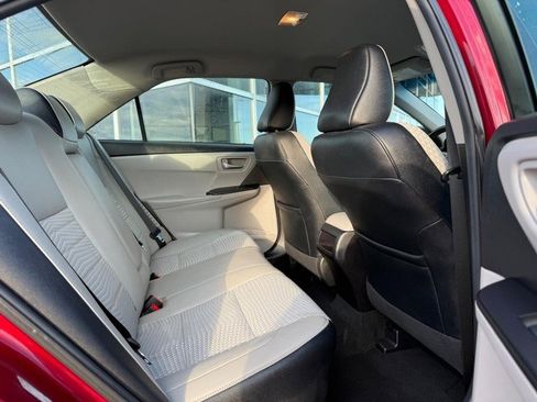 Used 2015 Toyota Camry SE image 12