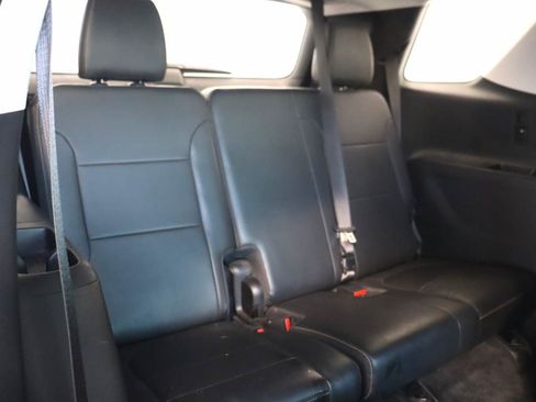Used 2021 Chevrolet Traverse RS FWD image 18