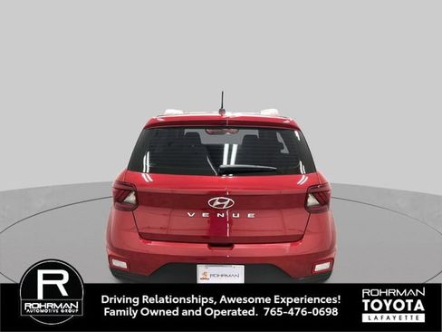 Used 2023 Hyundai Venue Limited FWD image 5