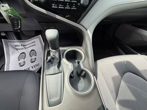 Used 2021 Toyota Camry LE image 20