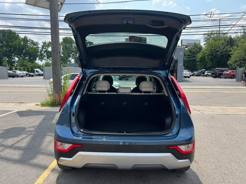 Used 2025 Kia Niro EX FWD image 9