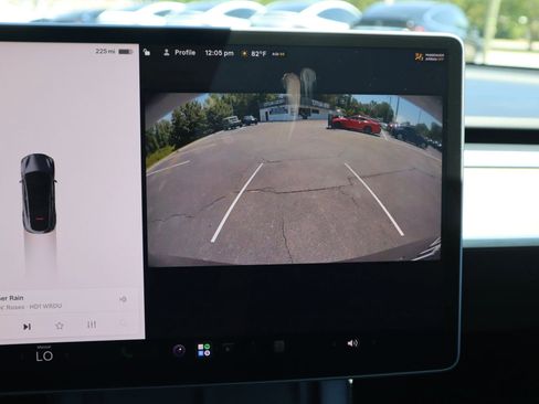 Used 2022 Tesla Model Y Long Range AWD/4WD image 25