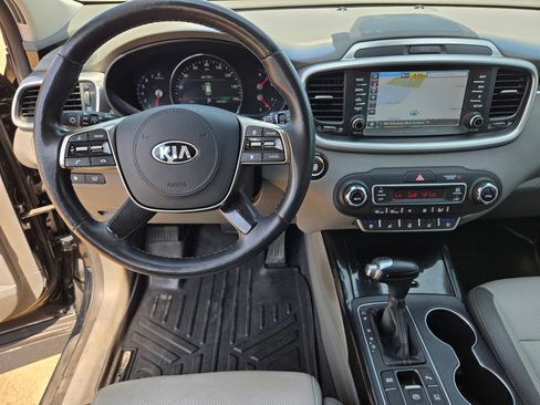 Used 2019 Kia Sorento SX w/ SX Touring Package FWD image 10