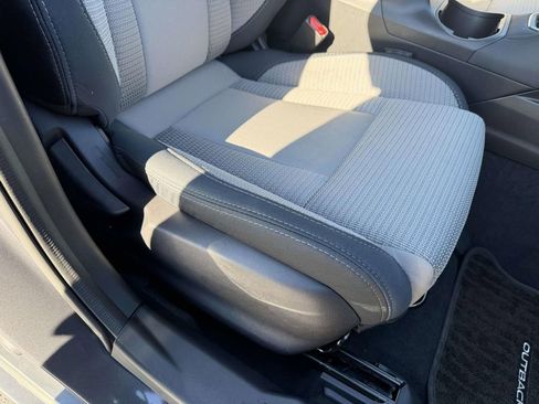 Used 2025 Subaru Outback Premium image 11