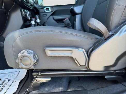 Used 2022 Jeep Wrangler Unlimited Sport image 25