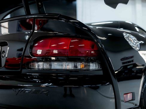 Used 2010 Dodge Viper ACR image 24