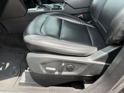 Used 2019 Ford Explorer XLT w/ Equipment Group 202A FWD image 13