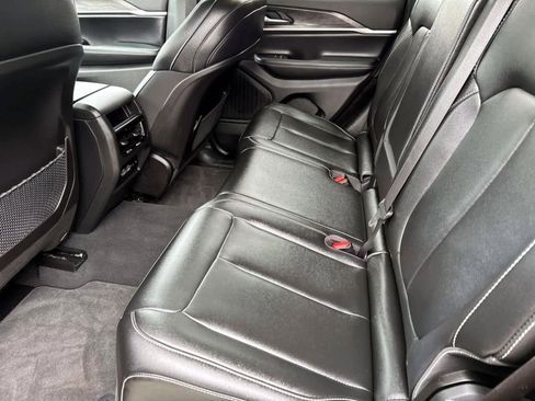 Used 2024 Jeep Grand Cherokee Limited w/ Black Appearance Package image 14