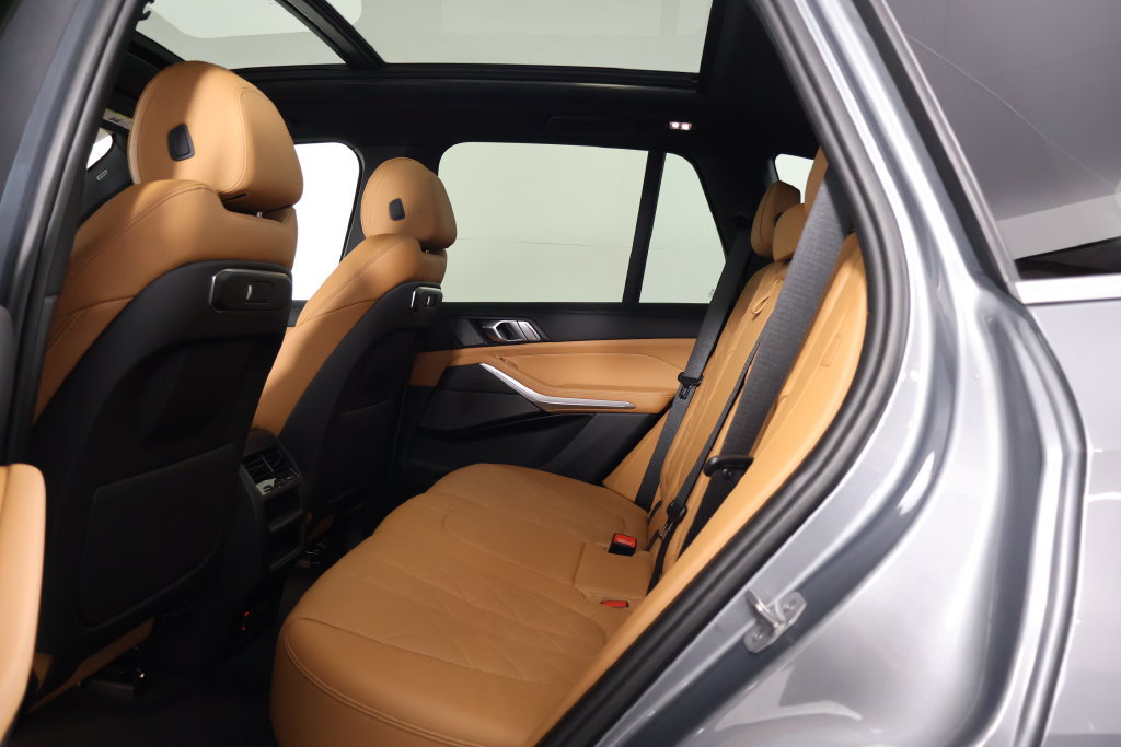 Certified 2024 BMW X5 sDrive40i w/ Premium Package RWD image 11