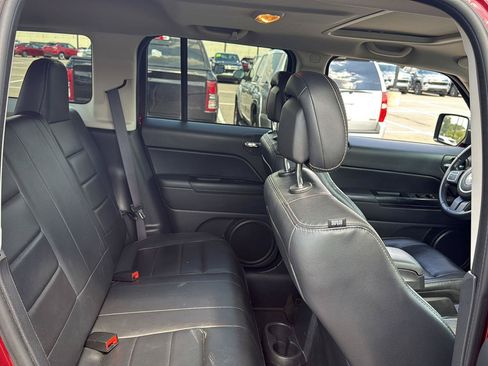 Used 2016 Jeep Patriot High Altitude FWD image 15