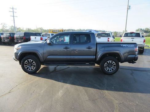Used 2020 Toyota Tacoma TRD Sport AWD/4WD image 11
