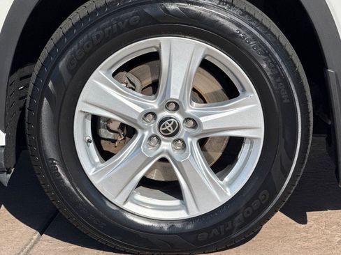 Certified 2024 Toyota Highlander LE image 33