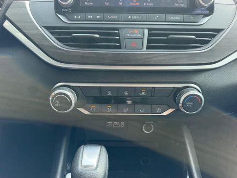 Used 2024 Nissan Altima 2.5 SV FWD image 15