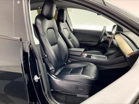 Used 2022 Tesla Model Y Long Range image 6