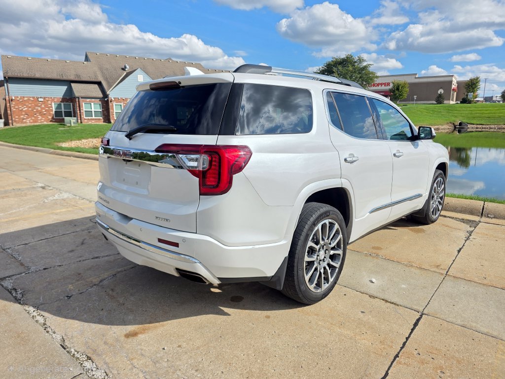 Used 2021 GMC Acadia Denali w/ Denali Ultimate Package AWD/4WD image 18