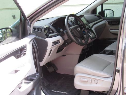 Used 2023 Honda Odyssey Touring image 9