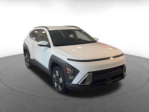 Used 2025 Hyundai Kona SEL image 3