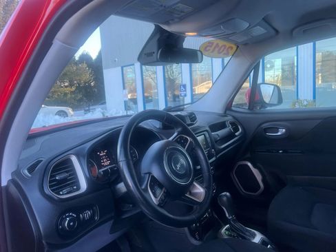 Used 2015 Jeep Renegade Latitude image 12