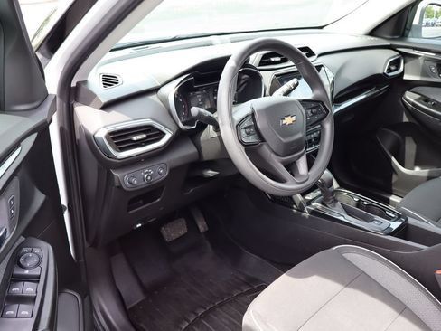 Used 2022 Chevrolet TrailBlazer LT w/ Convenience Package AWD/4WD image 4