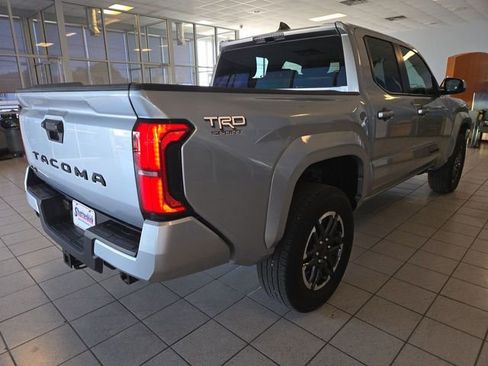 Used 2025 Toyota Tacoma TRD Sport AWD/4WD image 8