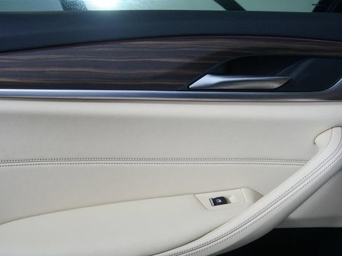Used 2023 BMW 530i w/ Convenience Package RWD image 13