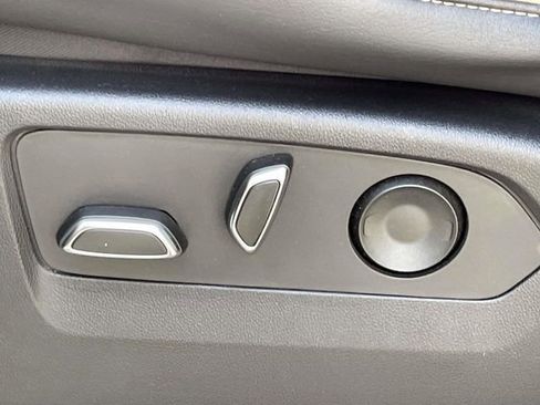 Used 2023 Cadillac Escalade Premium Luxury image 12