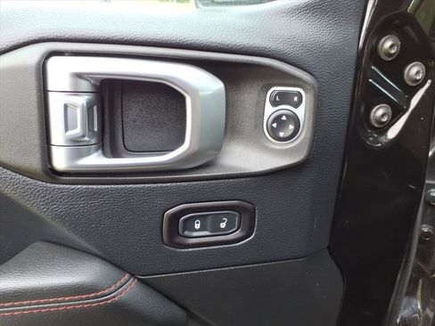 Used 2018 Jeep Wrangler Rubicon w/ Cold Weather Group image 18