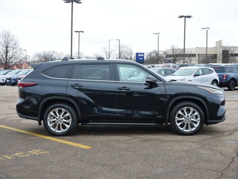 Used 2024 Toyota Highlander Limited image 8
