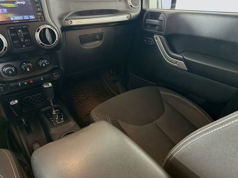 Used 2015 Jeep Wrangler Unlimited Sahara image 20