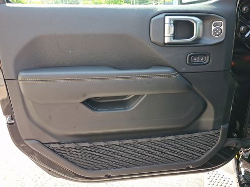 New 2026 Jeep Wrangler Unlimited Sahara AWD/4WD image 8