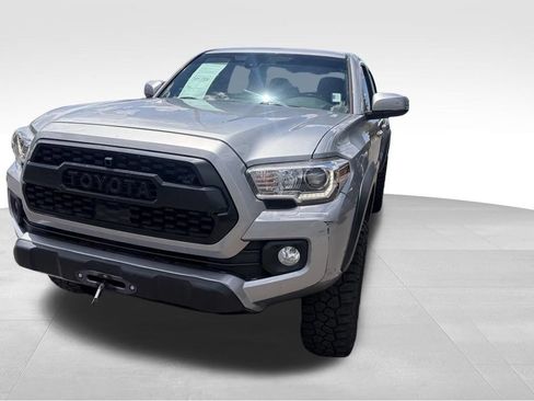 Used 2021 Toyota Tacoma TRD Off-Road AWD/4WD image 3