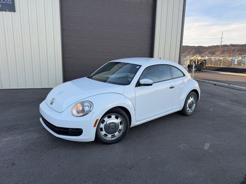 Used 2016 Volkswagen Beetle 1.8T Classic FWD image 1