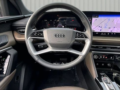 Used 2025 Audi Q5 Premium w/ Convenience Package AWD/4WD image 8