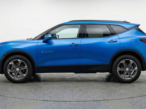 Used 2025 Chevrolet Blazer LT FWD image 5