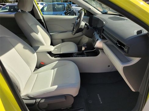 Used 2025 Hyundai Kona SEL image 13