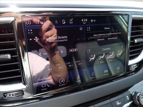 Used 2024 Chrysler Pacifica Touring-L FWD image 24