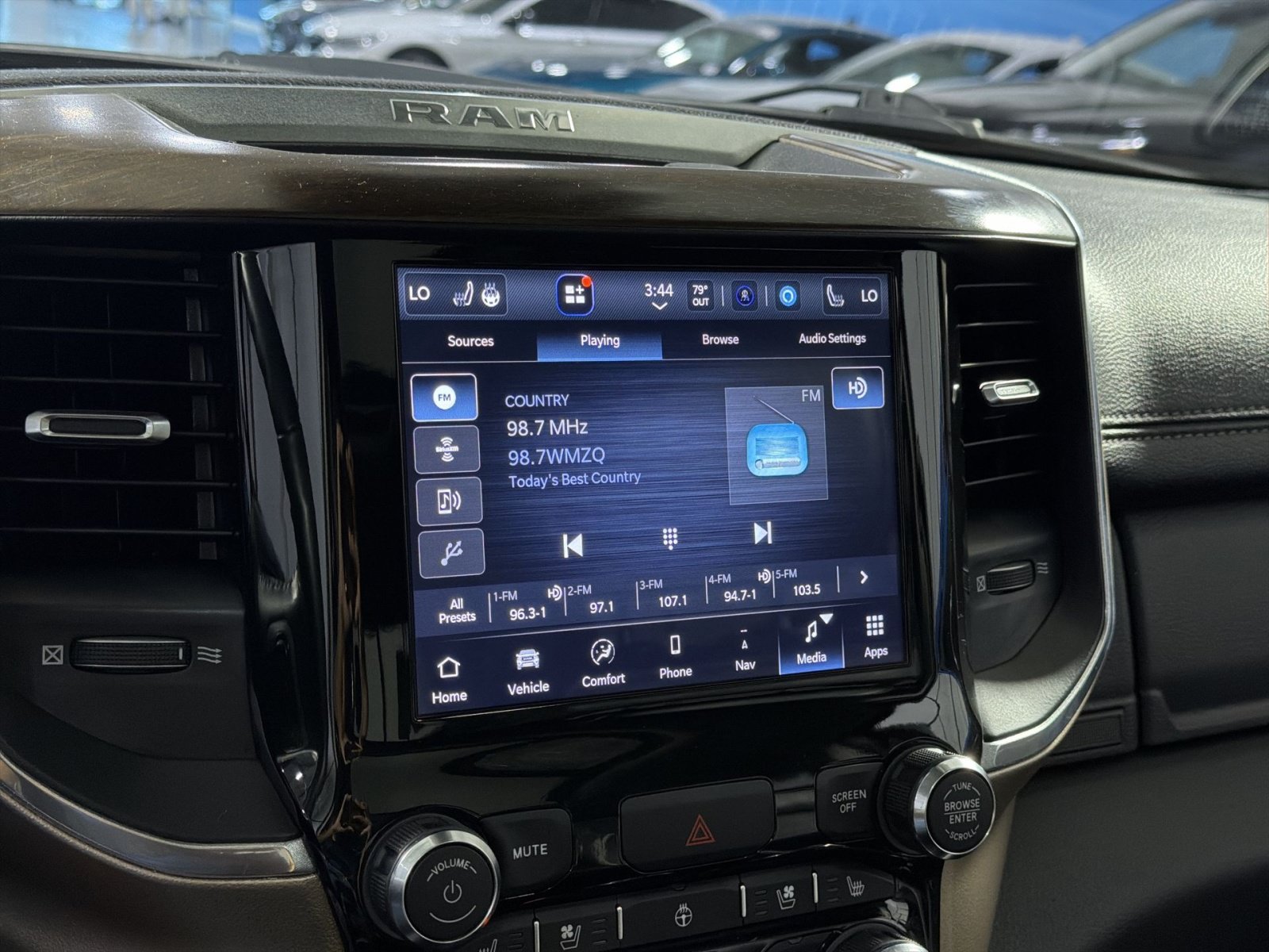Used 2022 RAM 1500 Laramie AWD/4WD image 30