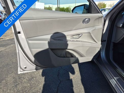 Used 2025 Hyundai Elantra SE image 10