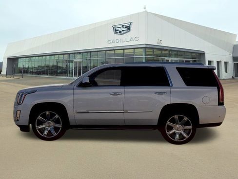 Used 2020 Cadillac Escalade Luxury image 3