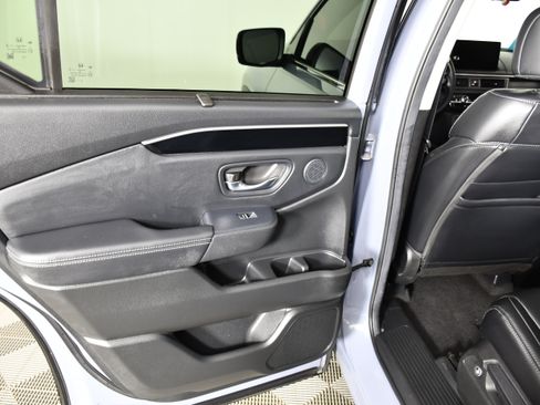 Used 2025 Honda Pilot Touring image 46